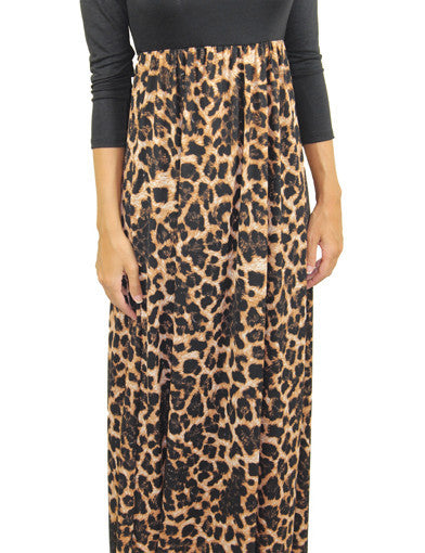 Casual dress with animal print - zoomed view